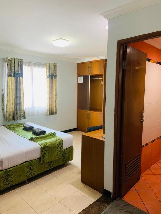 Karsa Utama Hotel Джакарта Экстерьер фото
